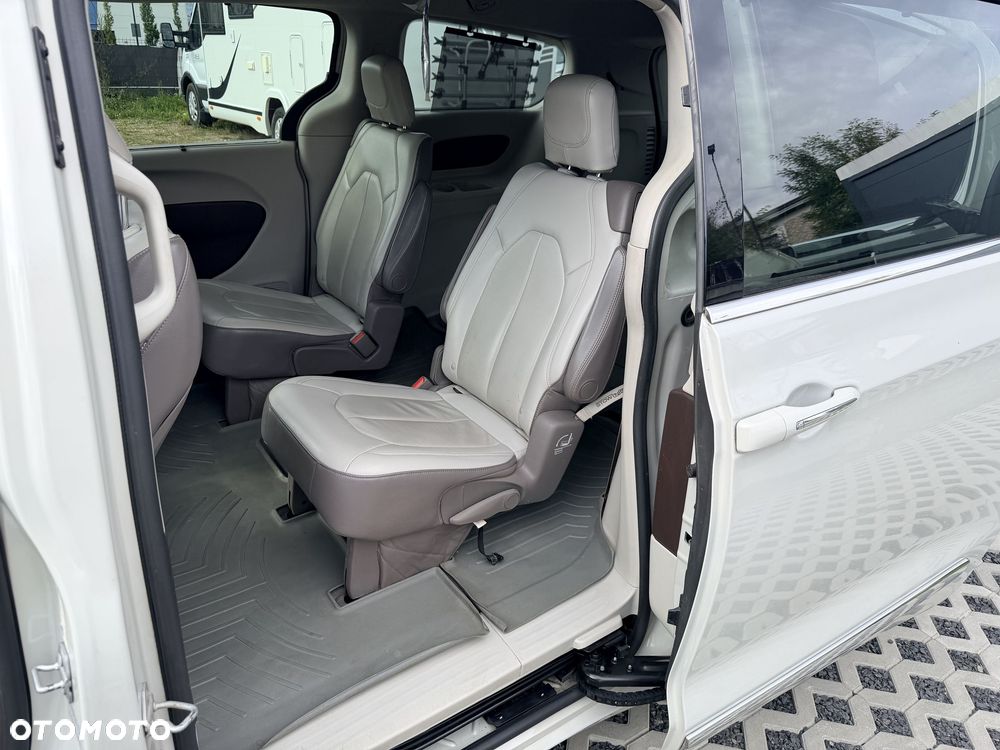 Chrysler Pacifica - 5