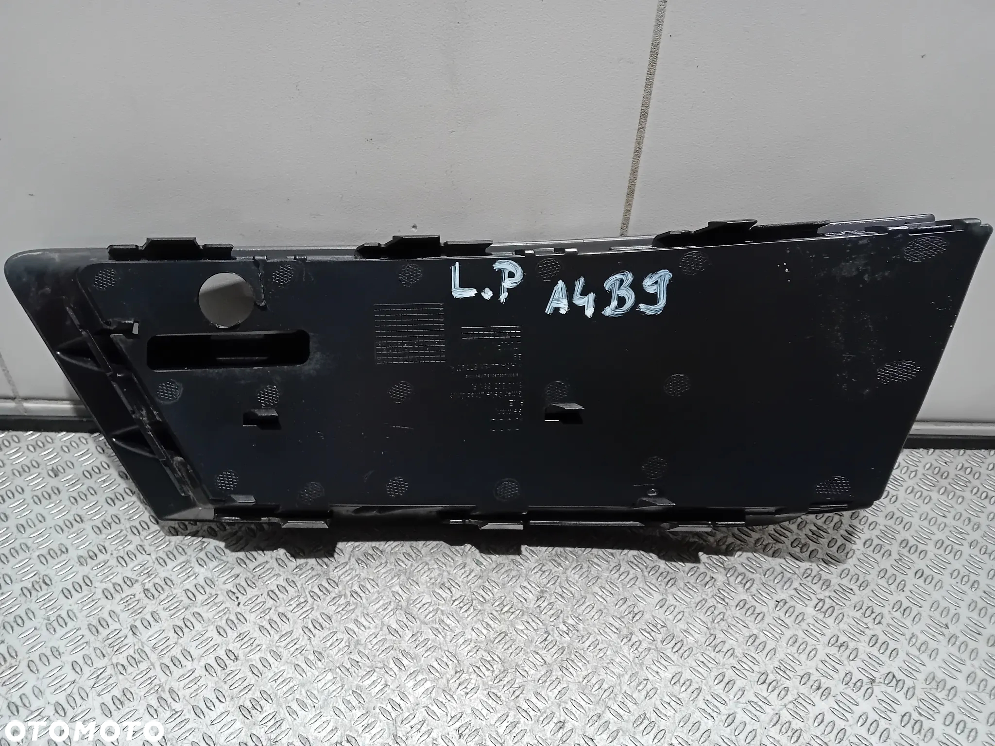 kratka zderzaka lewy przód Audi A4 B9 2017 8W0807681R - 3