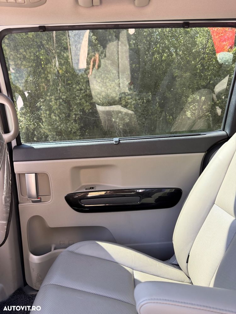Kia Carnival - 18