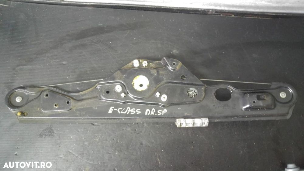 Macara usa dreapta spate mercedes e-class w211 a2117300246 - 2