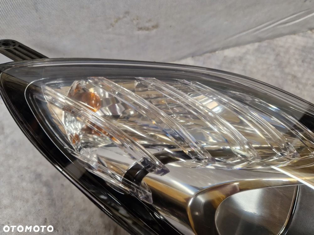 Hyundai IX20 Lampa Prawa Czarna + Halogen - 9