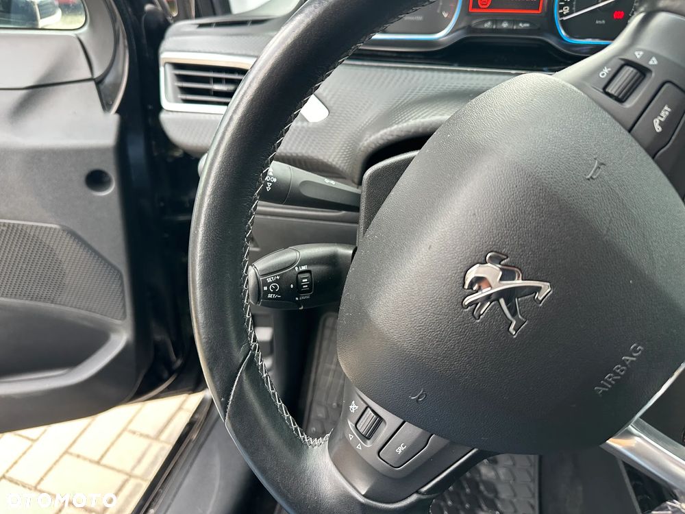Peugeot 2008 - 9