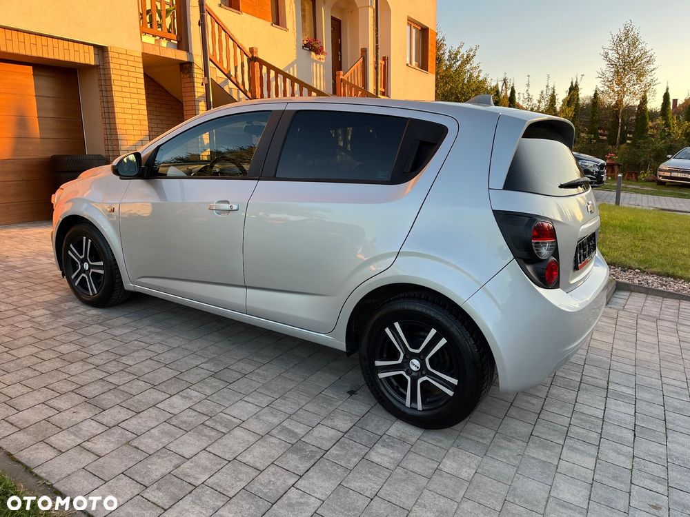 Chevrolet Aveo - 4