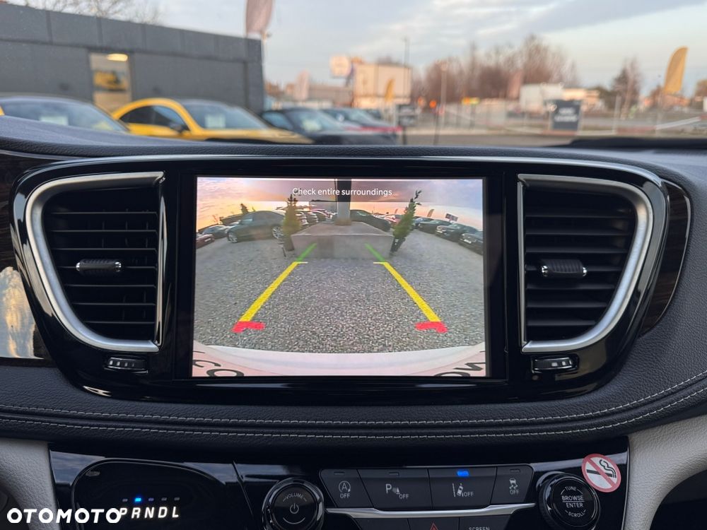 Chrysler Pacifica - 15