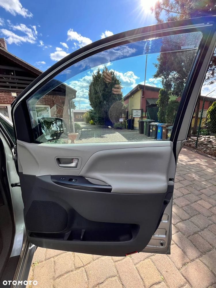 Toyota Sienna - 21