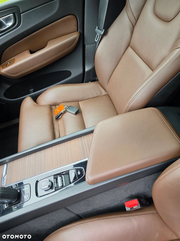 Volvo XC 60 T6 Plug-In Hybrid AWD Inscription Expression - 24