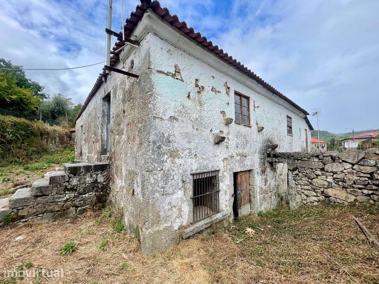 Moradia em pedra para restaurar em Távora - Arcos de Valdevez - Grande imagem: 2/37