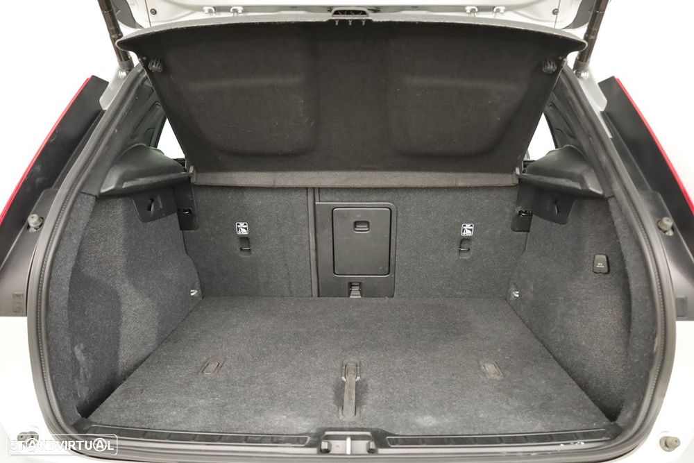 Volvo XC 40 1.5 T2 Plus Dark Auto - 24