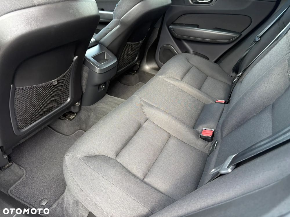 Volvo XC 60 B4 B Momentum - 22