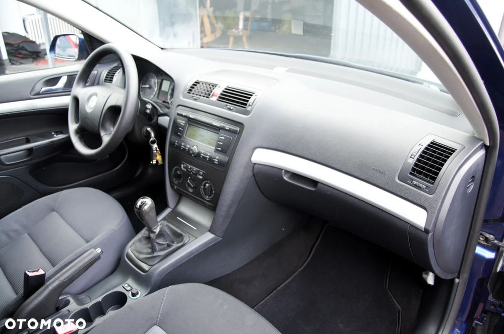 Skoda Octavia 1.6 Combi Selection - 9