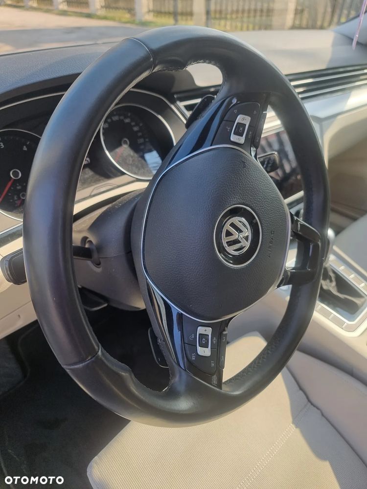 Volkswagen Passat - 12
