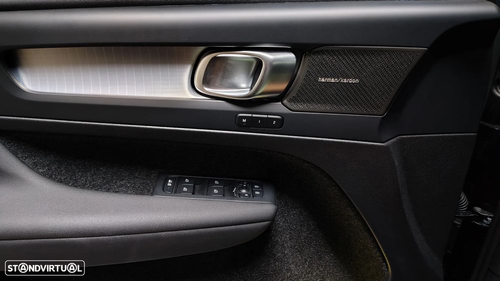 Volvo XC 40 2.0 B3 Black Edition - 15