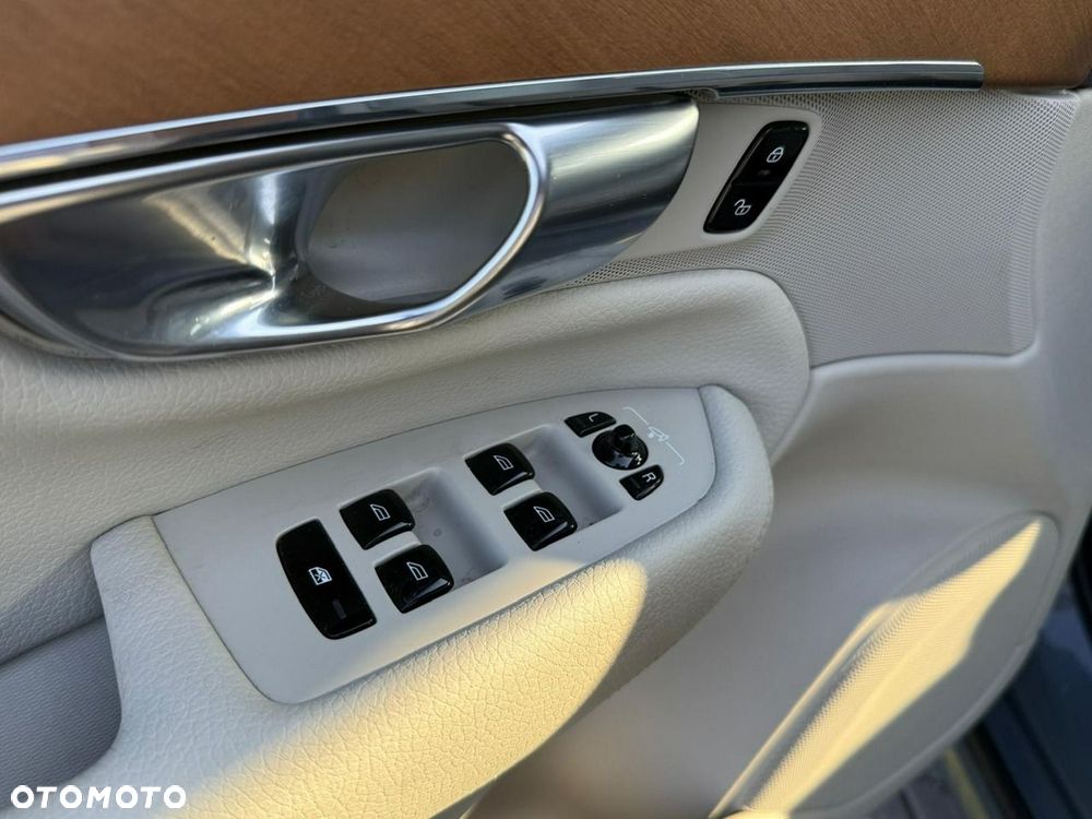 Volvo XC 90 B5 D AWD Geartronic Momentum Pro - 13