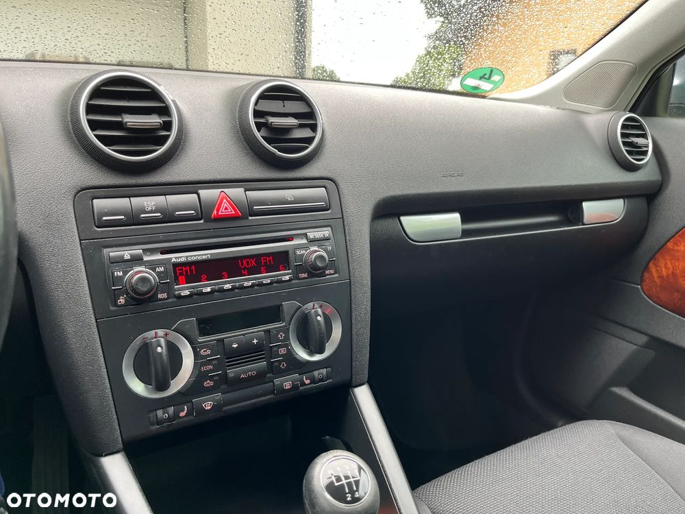 Audi A3 3-drzwiowe 1.6 Ambiente - 12
