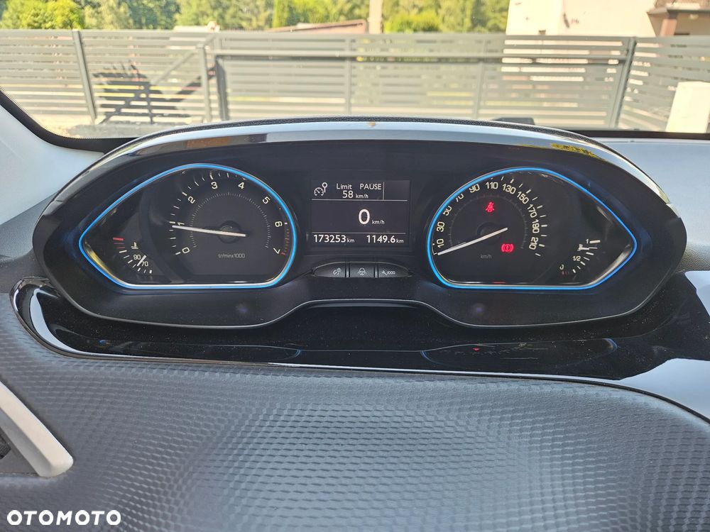 Peugeot 2008 1.6 VTi Allure - 11