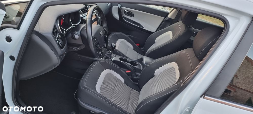 Kia Ceed 1.6 GDI Dream Team Edition - 16