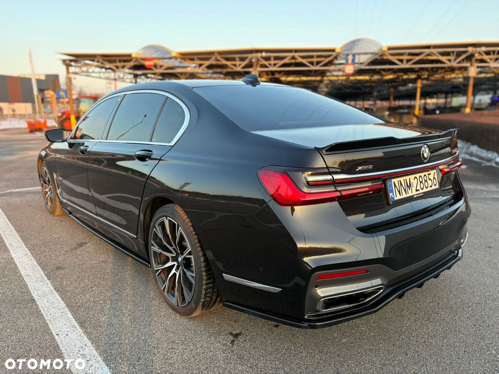 BMW Seria 7 750i xDrive sport - 22