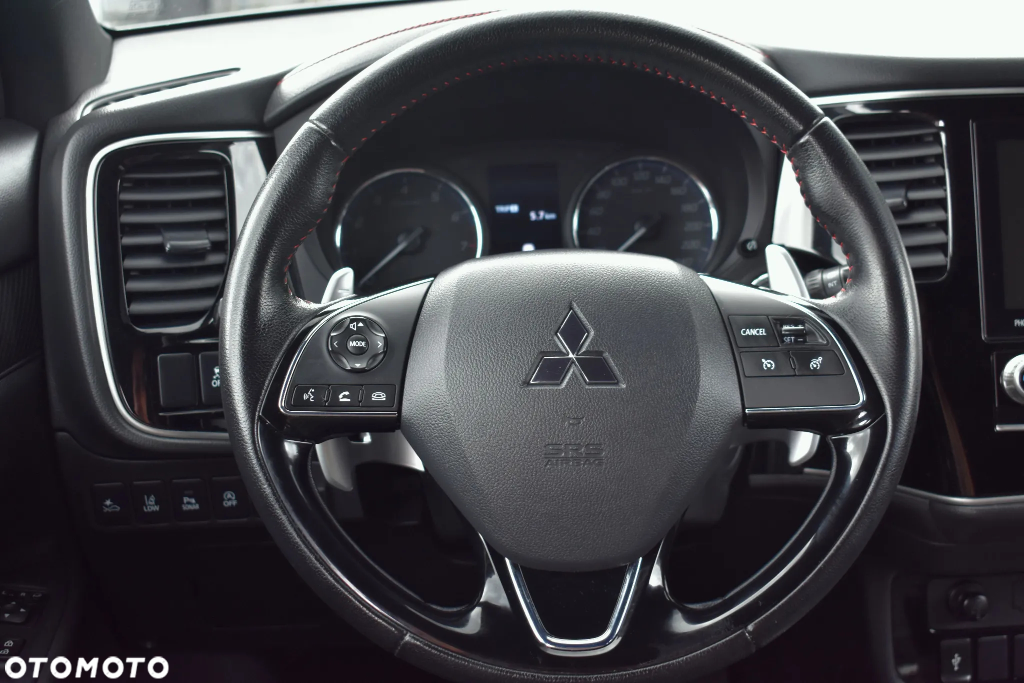 Mitsubishi Outlander 2.0 4WD CVT Diamant Edition+ - 28