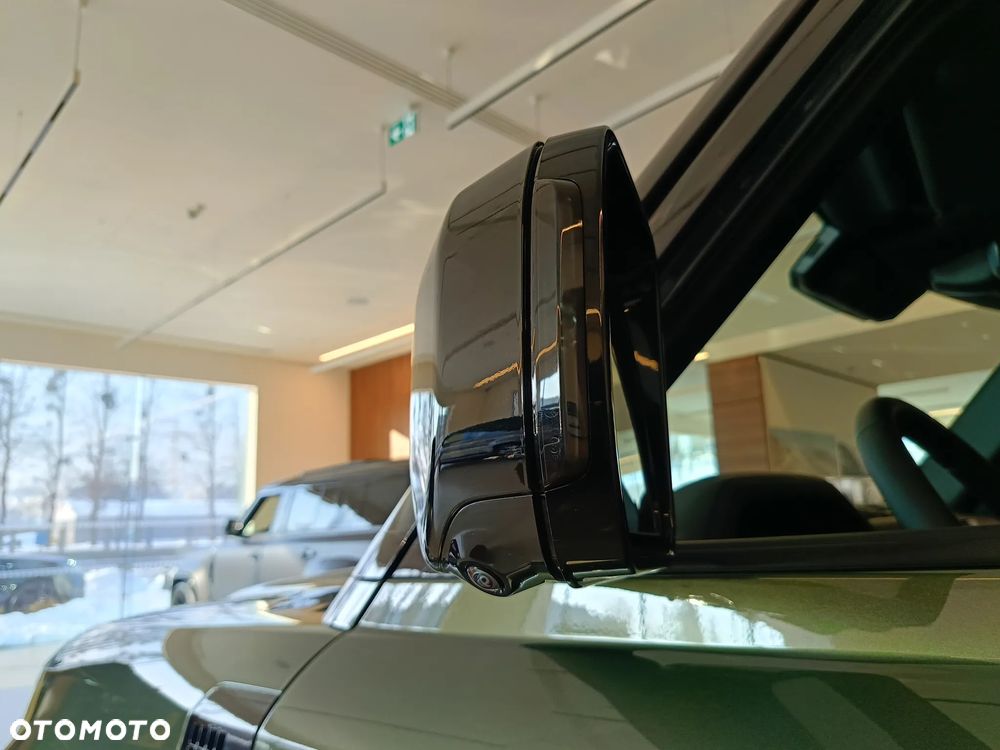 Land Rover Defender - 16