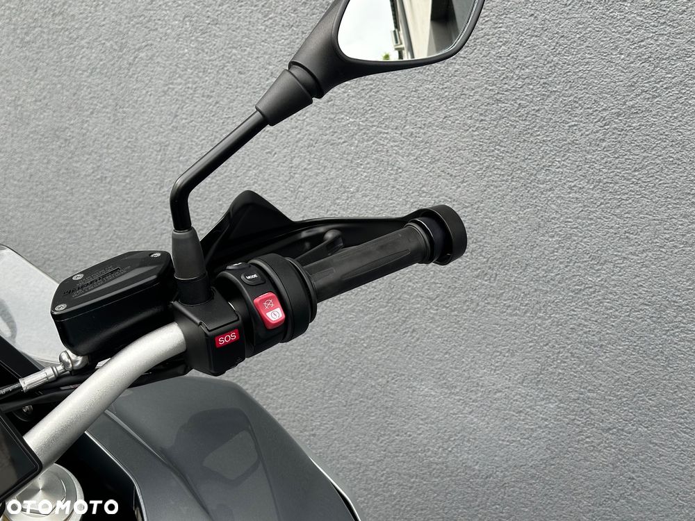BMW F - 26
