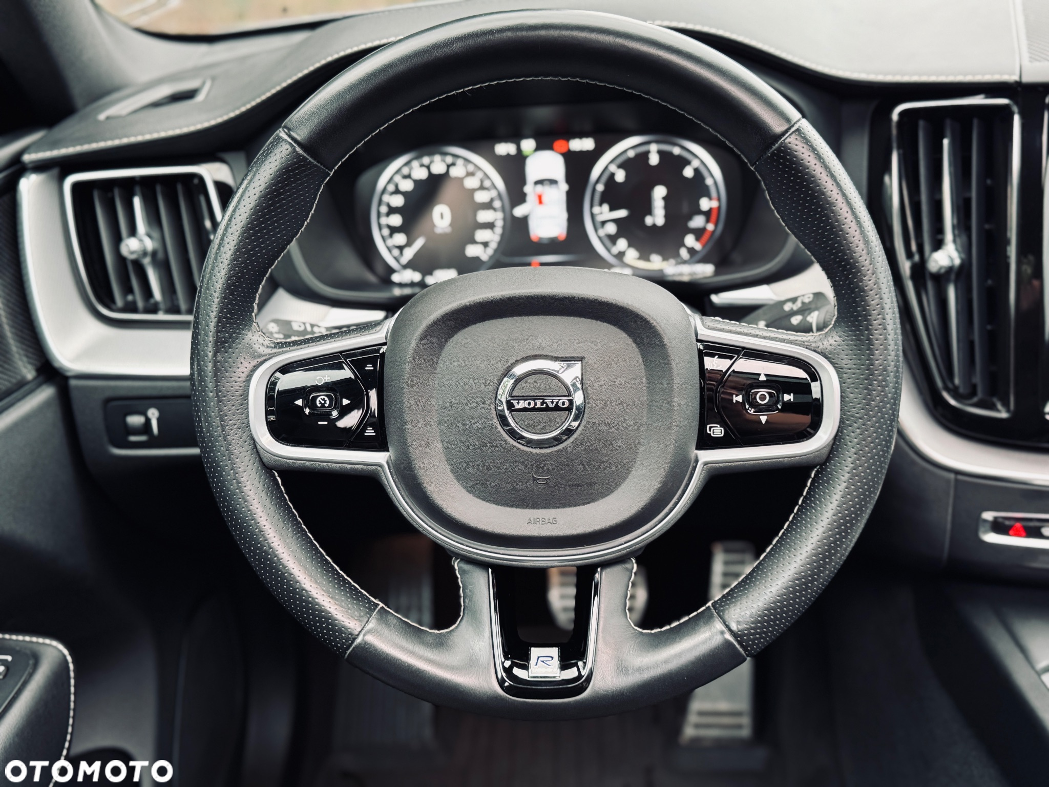 Volvo XC 60 D5 AWD R-Design - 29