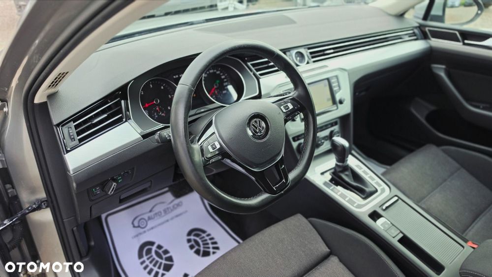 Volkswagen Passat 2.0 TDI SCR DSG Comfortline - 9