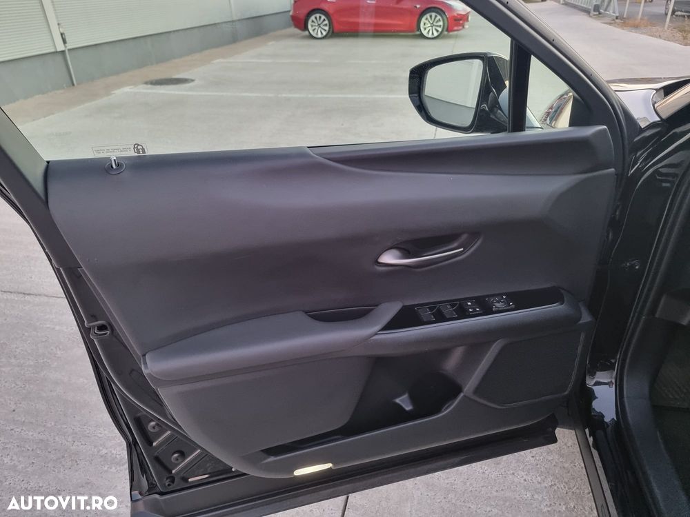 Lexus UX - 18