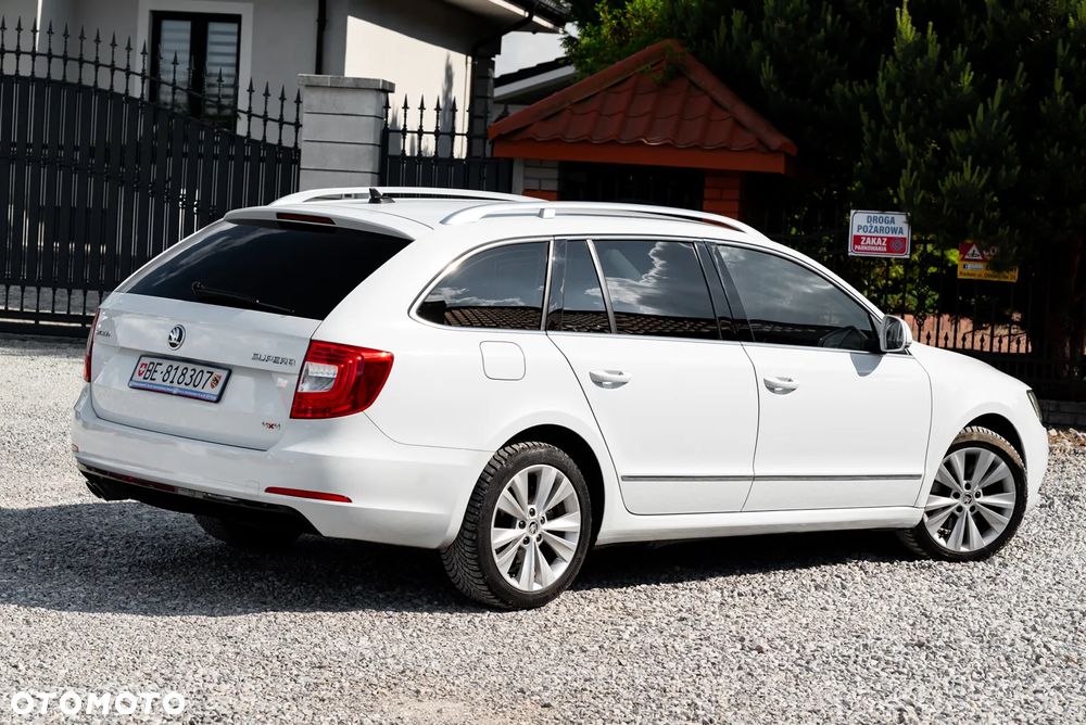 Skoda Superb 2.0 TDI Green tec 4x4 DSG Elegance - 11