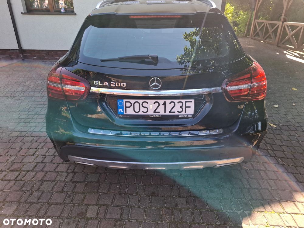 Mercedes-Benz GLA 200 7G-DCT - 4