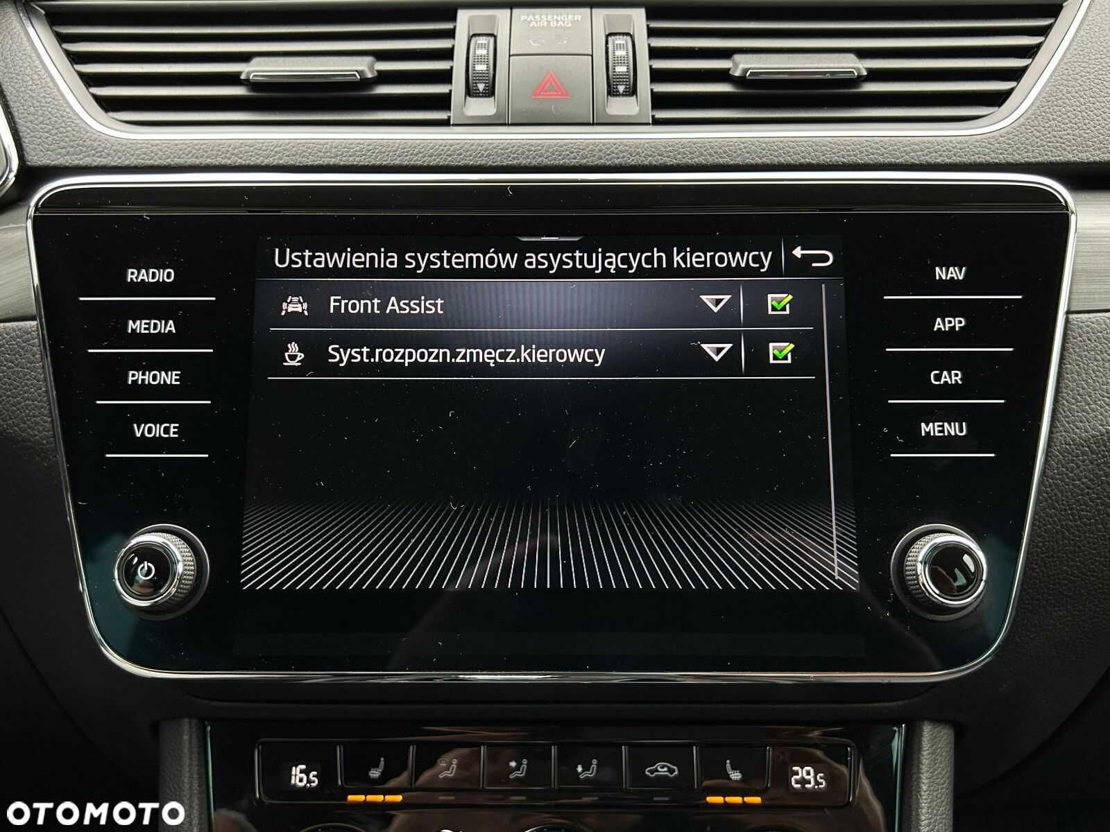 Skoda Superb 2.0 TDI SCR Style DSG - 31