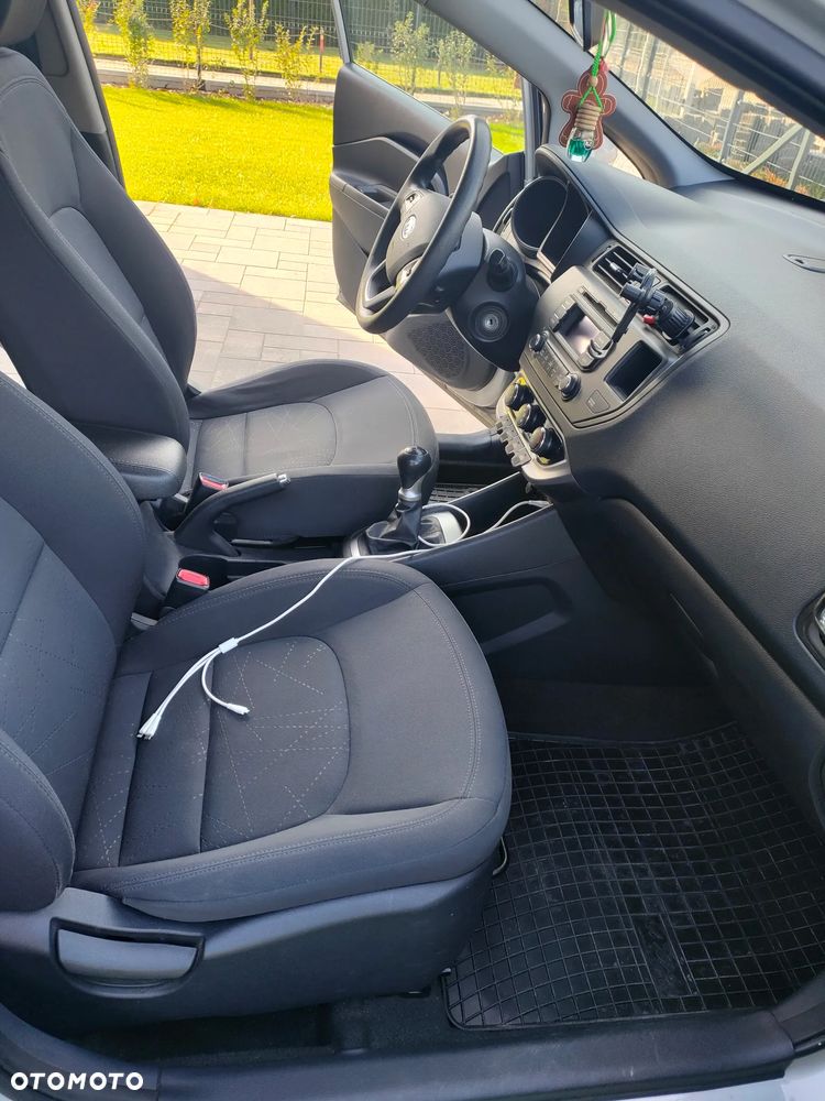 Kia Rio - 16