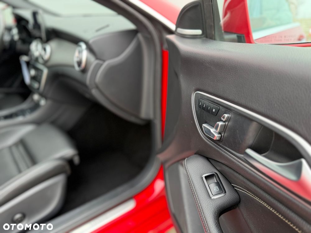 Mercedes-Benz CLA 250 4Matic 7G-DCT AMG Line - 18