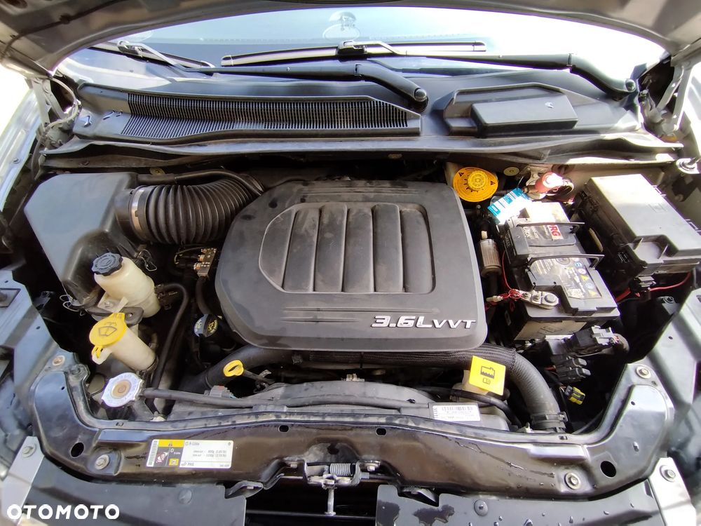 Chrysler Town & Country - 10