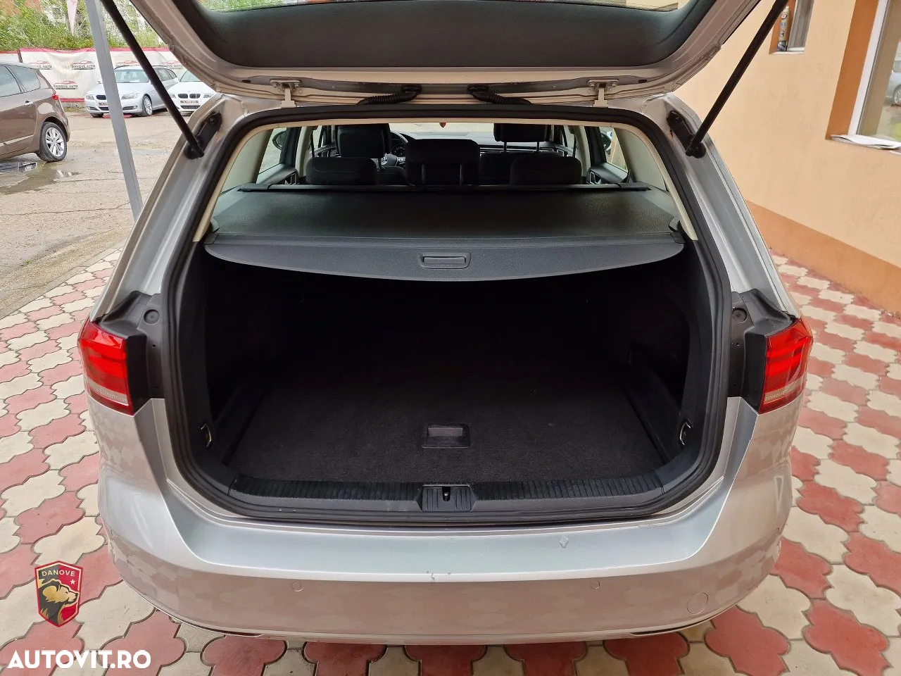 Volkswagen Passat Variant 1.6 TDI (BlueMotion Technology) Comfortline - 11