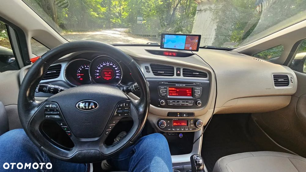 Kia Ceed - 4