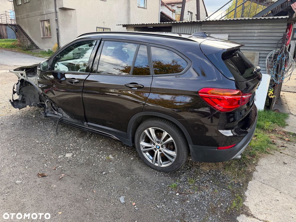 BMW X1 xDrive20i Sport Line - 23