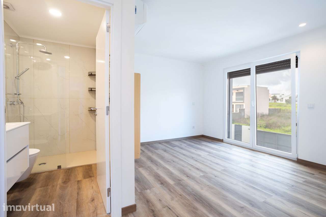 Excelente Moradia Unifamiliar Contemporânea T5 a estrear com Piscina e - Grande imagem: 2/60