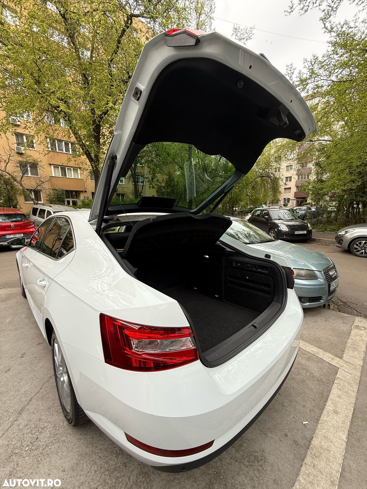 Skoda Superb 2.0 TDI DSG Ambition - 15
