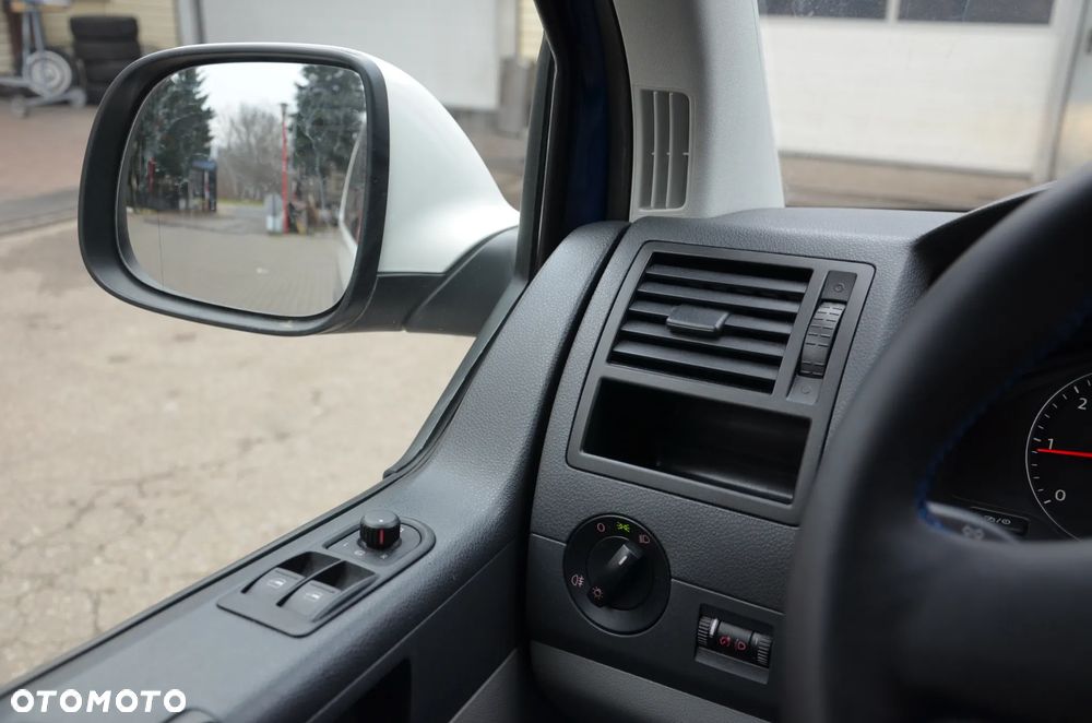 Volkswagen Caravelle - 26