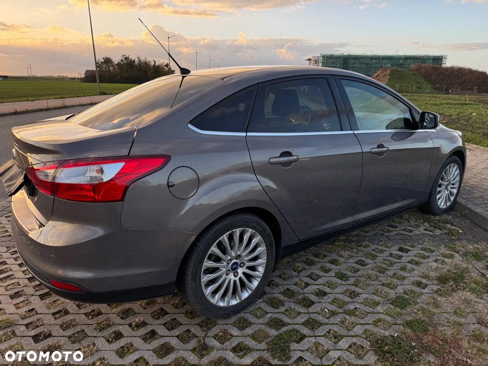 Ford Focus 2011 photo 2