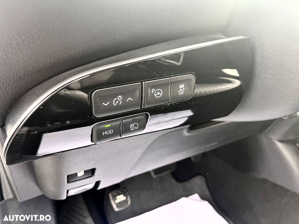 Toyota Prius (Hybrid) Sol - 30