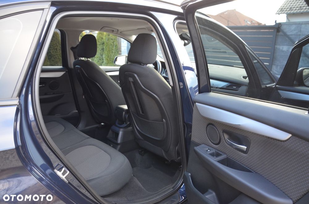 BMW Seria 2 218d - 7