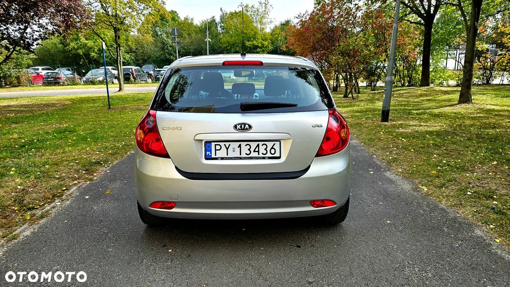 Kia Ceed Cee'd 2.0 crdi Comfort + - 6