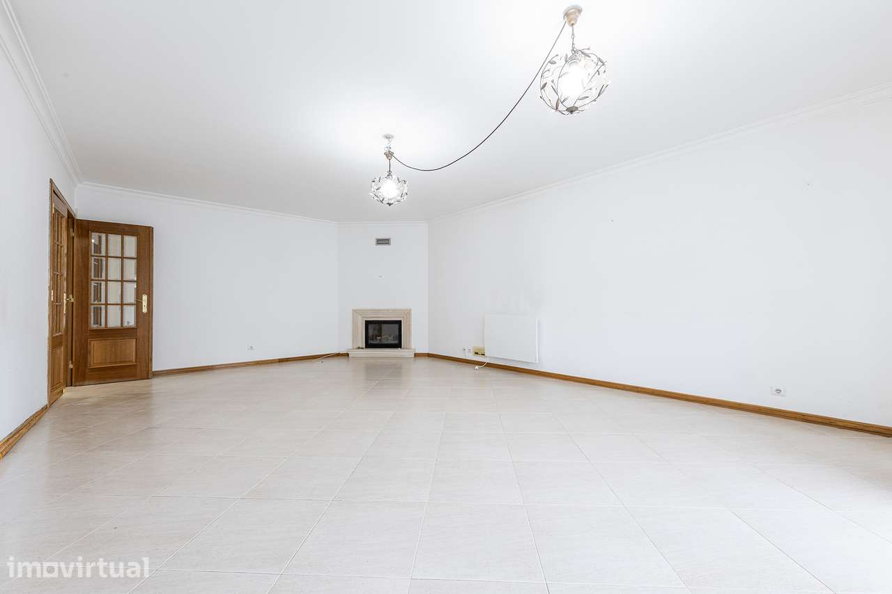 Apartamento T3 - Garagem - Varanda - Arrecadação - Grande imagem: 4/36