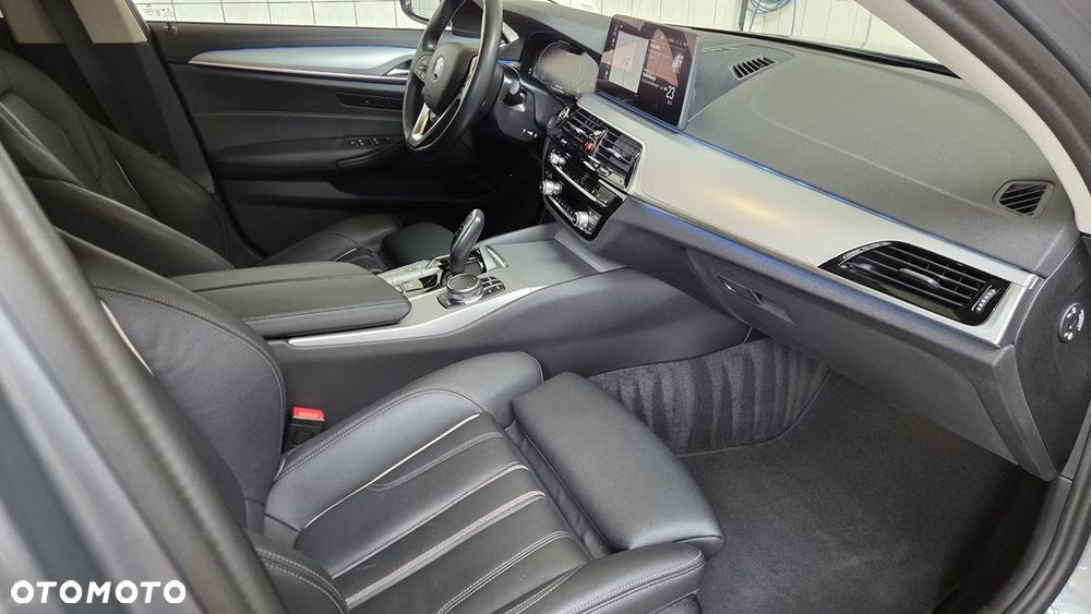 BMW Seria 5 530e xDrive M Sport sport - 16