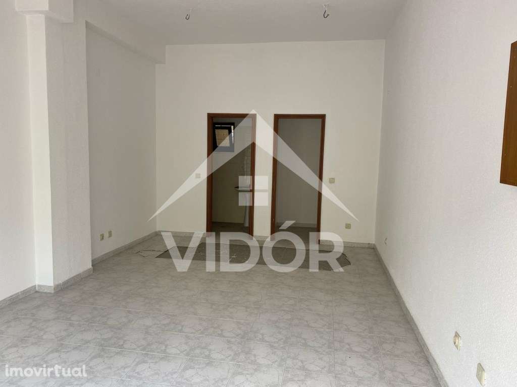 Loja c/ Montra Novo Mercado Municipal da Baixa da Banheira - Grande imagem: 2/4