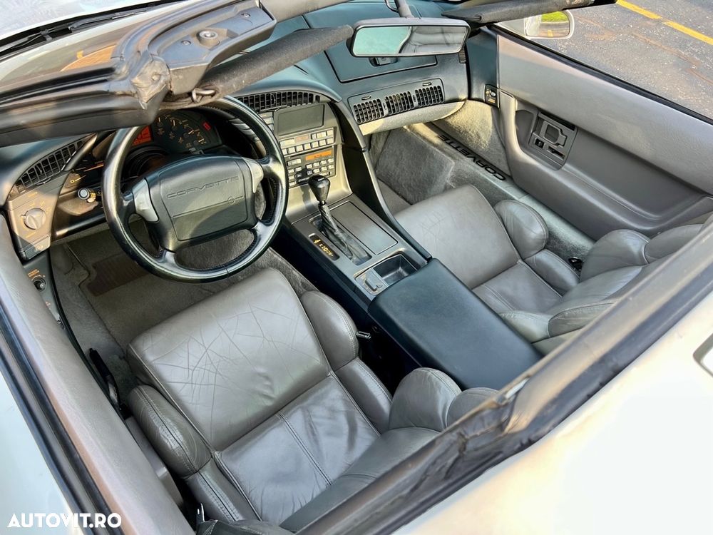 Chevrolet Corvette - 22