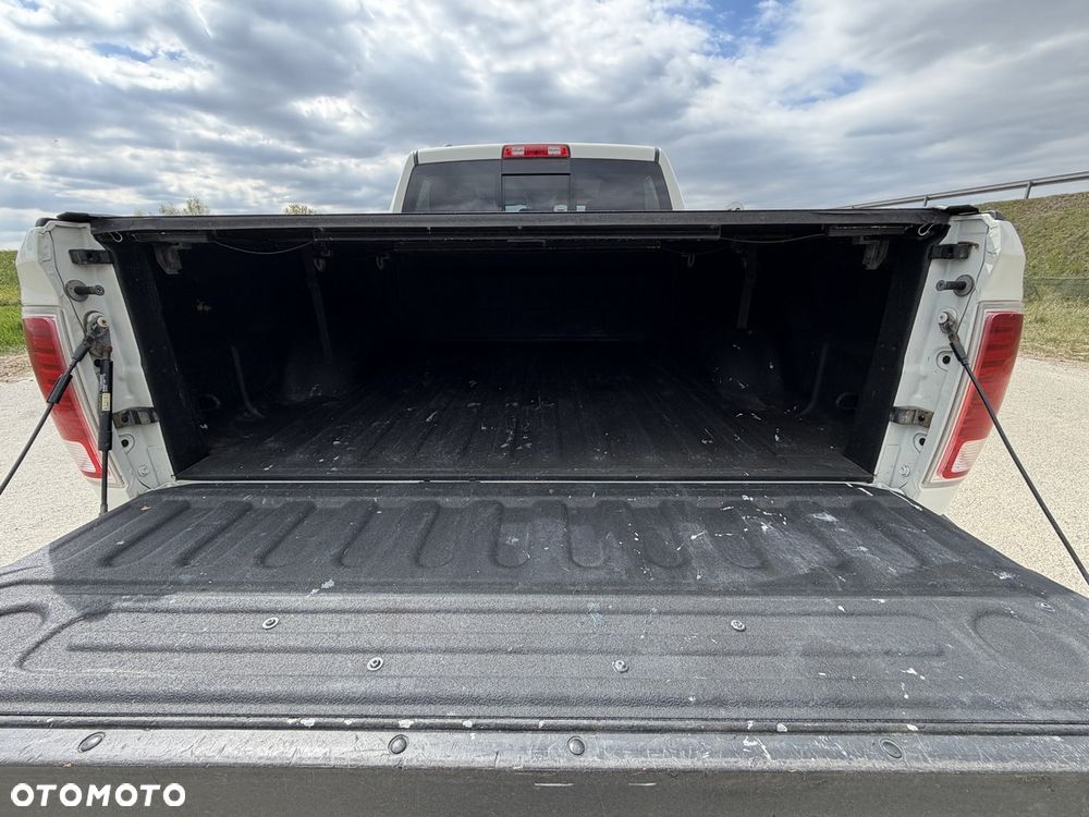 RAM 1500 5.7 Crew Cab Shortbed Limited Black - 36