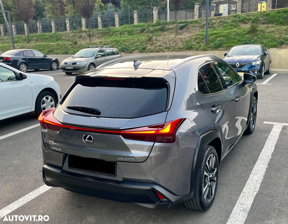 Lexus UX - 9