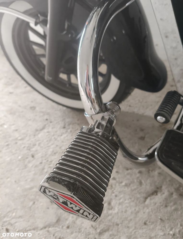 Suzuki Intruder - 13